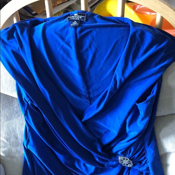 Blue faux wrap dress with brooch - Picture 2 of 5